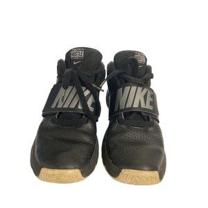 Nike 881941 Team Hustle D8 Youth size 3.5 Black White Basketball sneaker Shoes